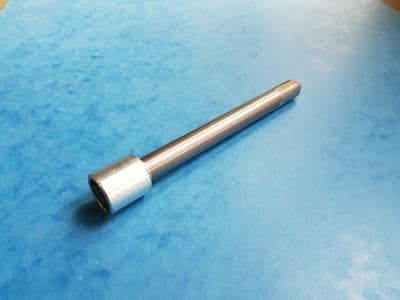 TRIUMPH PRE UNIT FRONT WHEEL SPINDLE  W 578  1946-1955   5T TR5 T100 6T T110