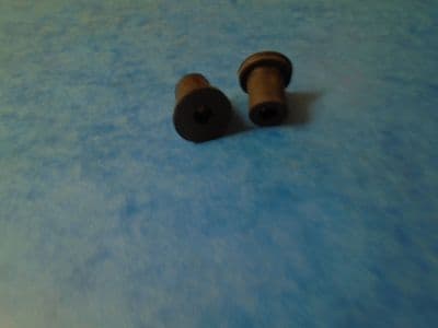 TRIUMPH SIDE PANEL MOUNTING RUBBER X 2  82-6673 1971-83  TR6 T120 TR7 T140 T150