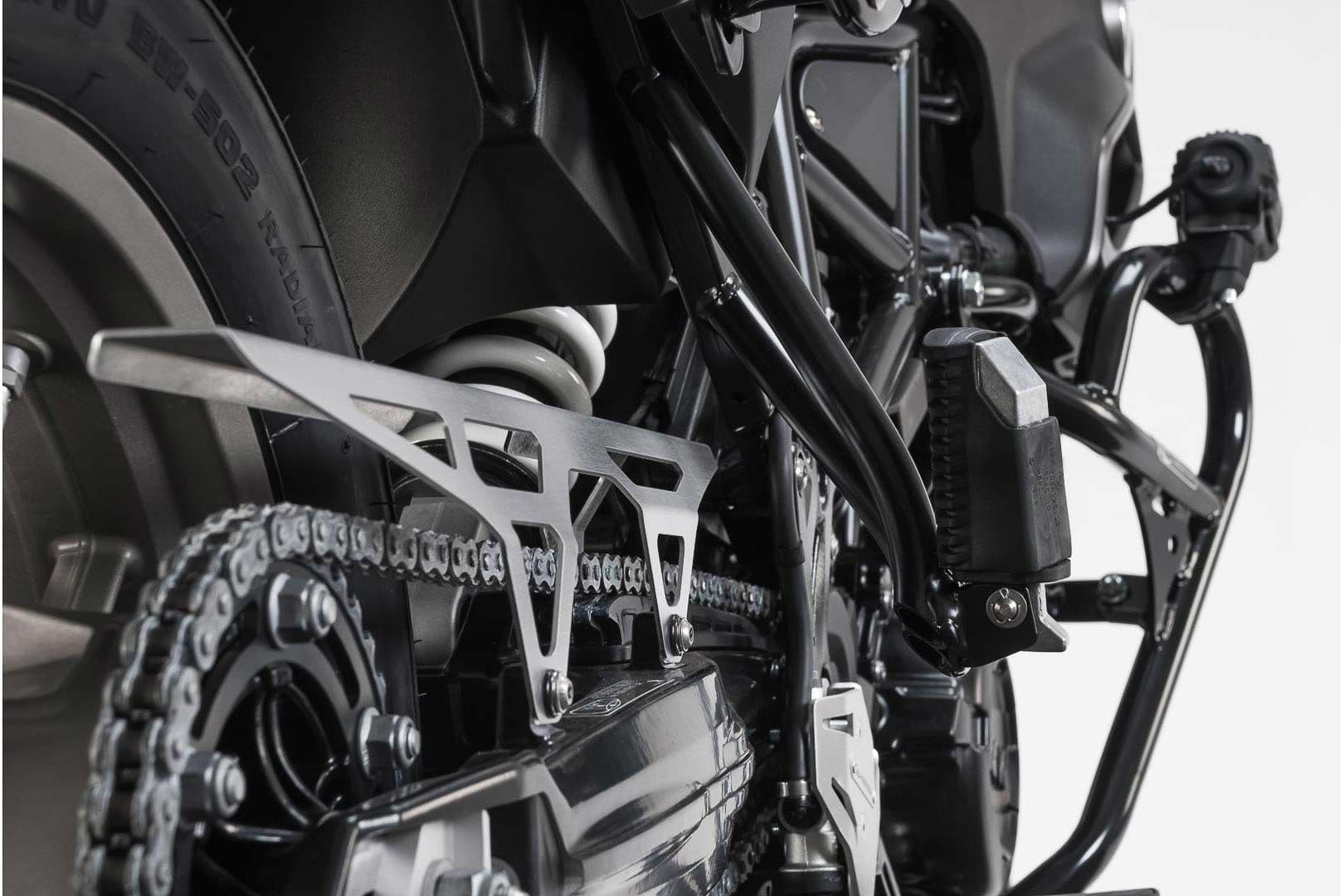 Zieger Chain Guard Silver For BMW: 00-07 F 650 GS /00-07 F 650 Zieger Chain Guard Silver For BMW: 00-07 F 650 GS /00-07 F 650