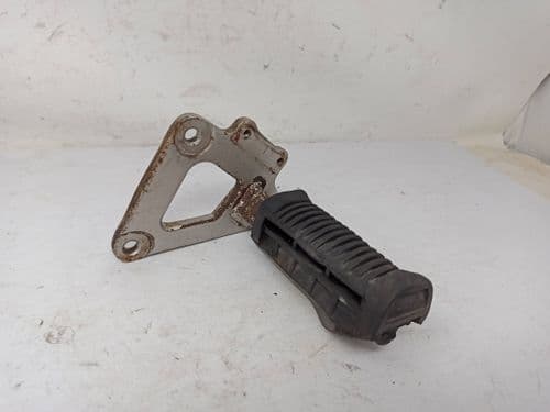 Estribera Delantera Izquierda Con Soporte Suzuki Gs E 500 1989 - 2000