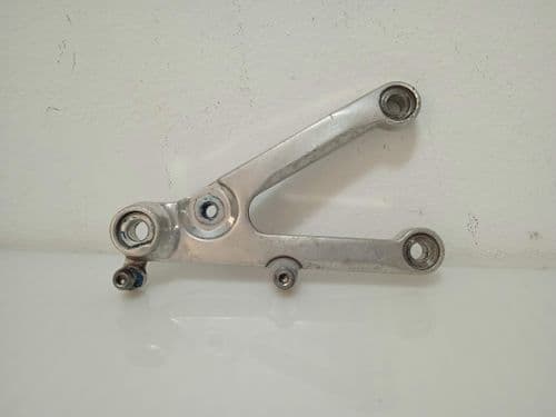 Soporte Estribera Delantera Izquierda Yamaha Yzf R6 600 1998 - 2000