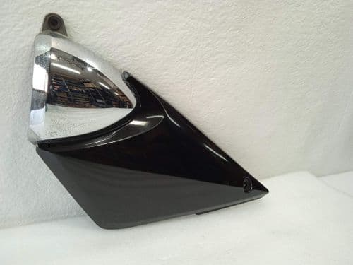 Tapa Bajo Asiento Izquierda Suzuki Gsf Bandit S 600 2004 - 2005