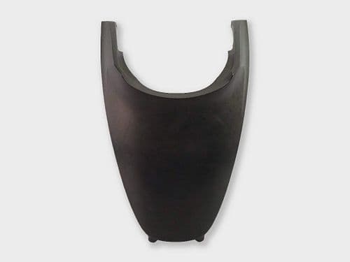 Tapa central inferior bajo asiento Yamaha Xenter 125 (2014-2017)