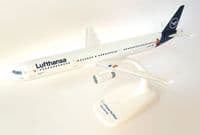 Airbus A321 Lufthansa 'Die Maus' Herpa Snap Fit Collectors Model Scale 1:200
