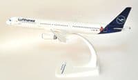 Airbus A321 Lufthansa 'Die Maus' Herpa Snap Fit Collectors Model Scale 1:200