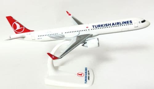 Airbus A321neo Turkish Airlines Snap Fit Aircraft Collectors Model Scale 1:200