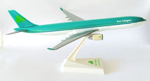 Airbus A330-300 Aer Lingus Ireland Snap Fit Airliner Collectors Model 1:200