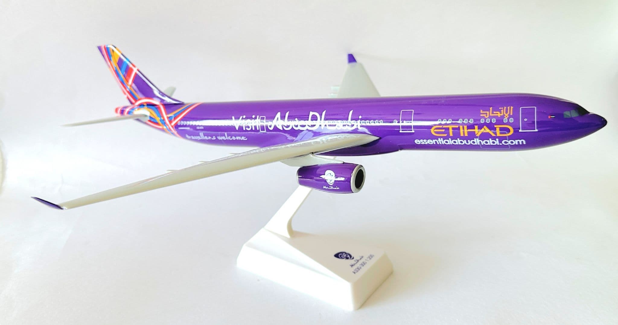Airbus A330-300 Etihad Airways Visit Abu Dhabi Snap Fit Collectors