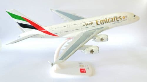 Airbus A380 Emirates Airline Snap Fit Collectors Model Scale 1:250 A6-EEP