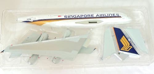 Airbus A380 Singapore Airlines Lysia Premium Collectors Model Scale 1:200