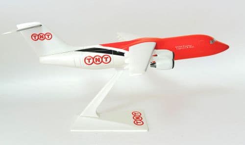 BAe 146-300 TNT Logistics Cargo Snap Fit Collectors Aircraft Model Scale 1:144 -