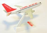 Boeing 737-200 Easyjet Airline Snap Fit Collectors Model Scale 1:200 No Box