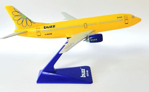 Boeing 737-300 Fly Buzz 2000's Snap Fit Collectors Model Scale 1:180 G-BZZB