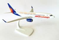 Boeing 737-800 Jet2 Holidays Aeroclix Snap Fit Collectors Model Scale 1:200
