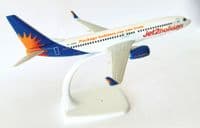 Boeing 737-800 Jet2 Holidays Aeroclix Snap Fit Collectors Model Scale 1:200