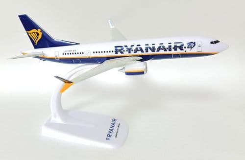Boeing 737-800 Ryanair Early 2000's Snap Fit  Collectors Model Scale 1:200