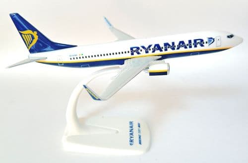 Boeing 737-800 Ryanair Ireland Herpa Snap Fit  Collectors Model Scale 1:200