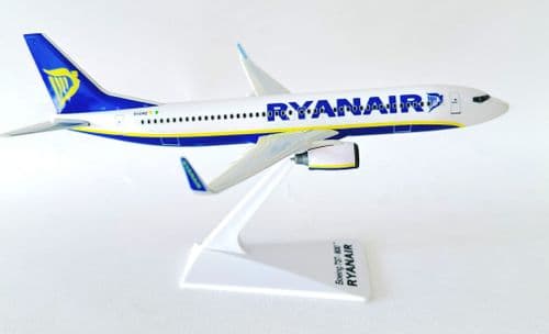 Boeing 737-800 Ryanair Ireland Snap Fit Airplane Collectors Model Scale 1:200