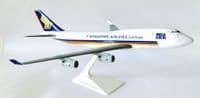 Boeing 747-400 Singapore Airlines Cargo Snap Fit Collectors Model Scale 1:250 -