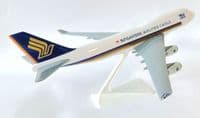 Boeing 747-400 Singapore Airlines Cargo Snap Fit Collectors Model Scale 1:250 -