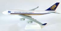 Boeing 747-400 Singapore Airlines Cargo Snap Fit Collectors Model Scale 1:250 -