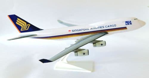 Boeing 747-400 Singapore Airlines Cargo Snap Fit Collectors Model Scale 1:250 -