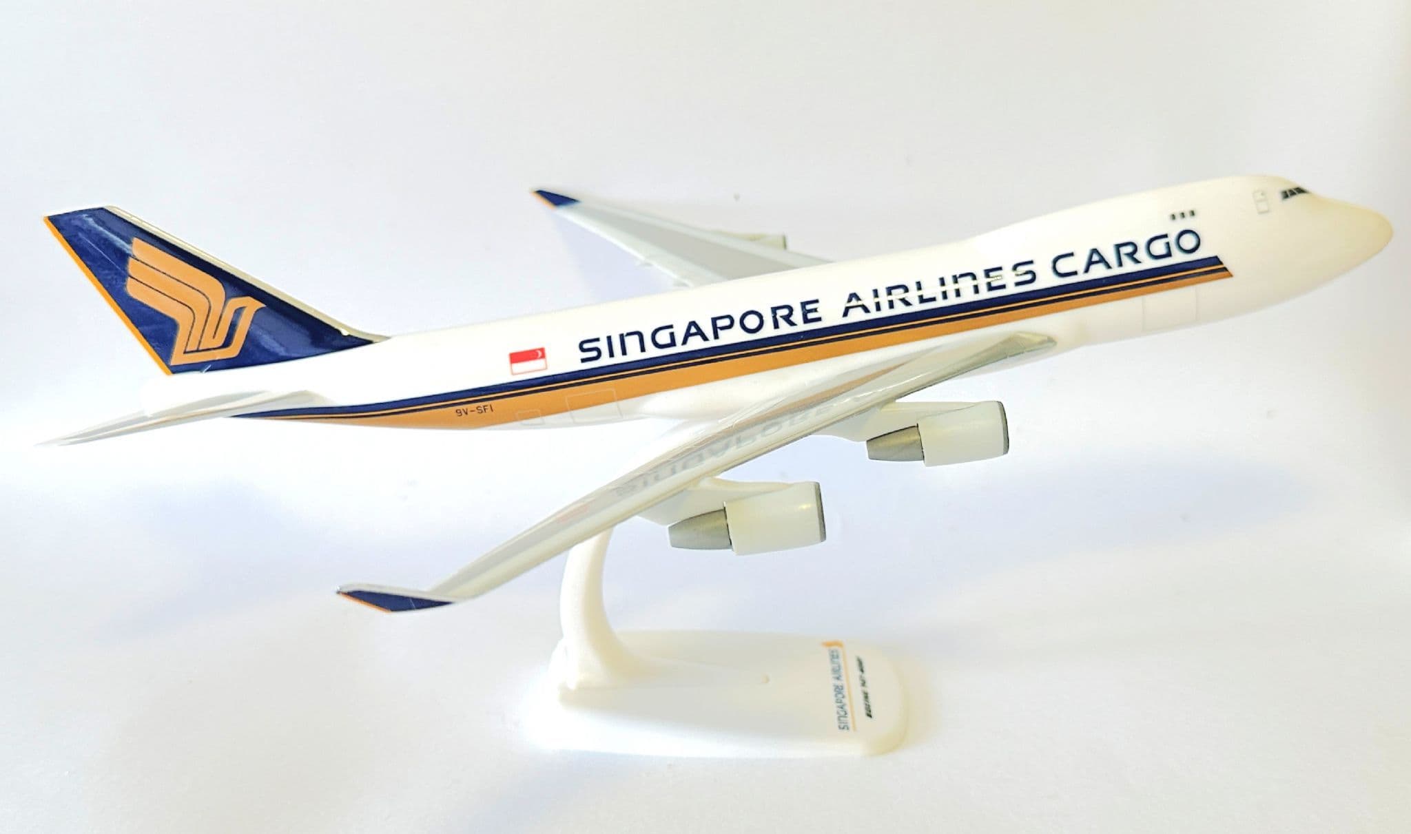 SCHABAK 1/250 B747-400 シンガポール航空 Boeing 747-400 Singapore Airlines Cargo Snap Fit Collectors Model