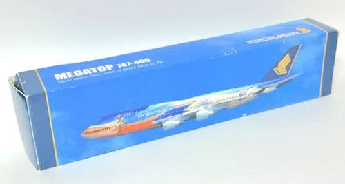 Boeing 747-400 Singapore Airlines Tropical Risesoon Collectors Model Scale 1:250