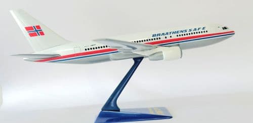 Boeing 767-200 Braathens SAFE Wooster Snap Fit Collectors Model Scale 1:200  -