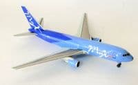 Boeing 767-200 MAXjet Airways Dragon Wings Diecast Collectors Model 1:400 55157