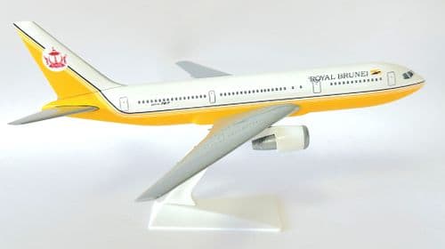 Boeing 767-200 Royal Brunei Airlines 1990s Snap Fit Collectors Model Scale 1:200