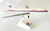 Boeing 767-200 United Airlines Wooster Snap Fit Collectors Model Scale 1:200