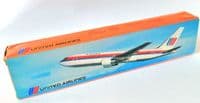 Boeing 767-200 United Airlines Wooster Snap Fit Collectors Model Scale 1:200