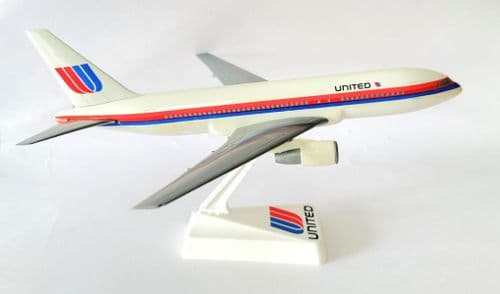 Boeing 767-200 United Airlines Wooster Snap Fit Collectors Model Scale 1:200