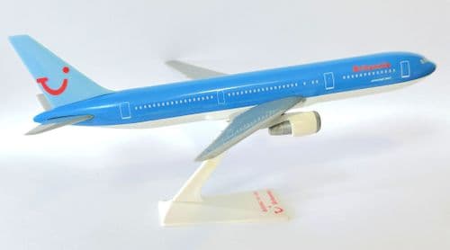Boeing 767-300 Britannia Airways 2000's Snap Fit Collectors Model Scale 1:200 -