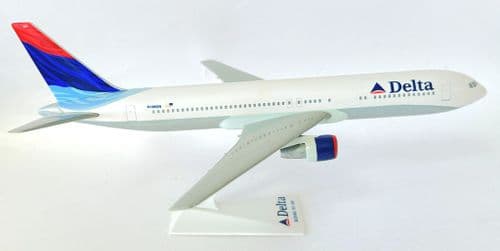 Boeing 767-300 Delta Airlines Snap Fit Aircraft Collectors Model Scale 1:200