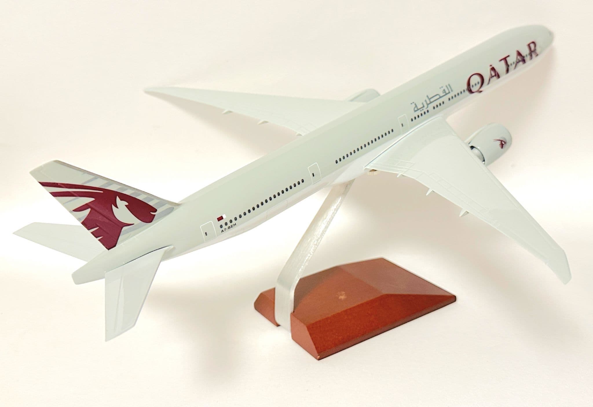 Boeing 777-300 Qatar Airways Pacmin Premium Collectors Aircraft