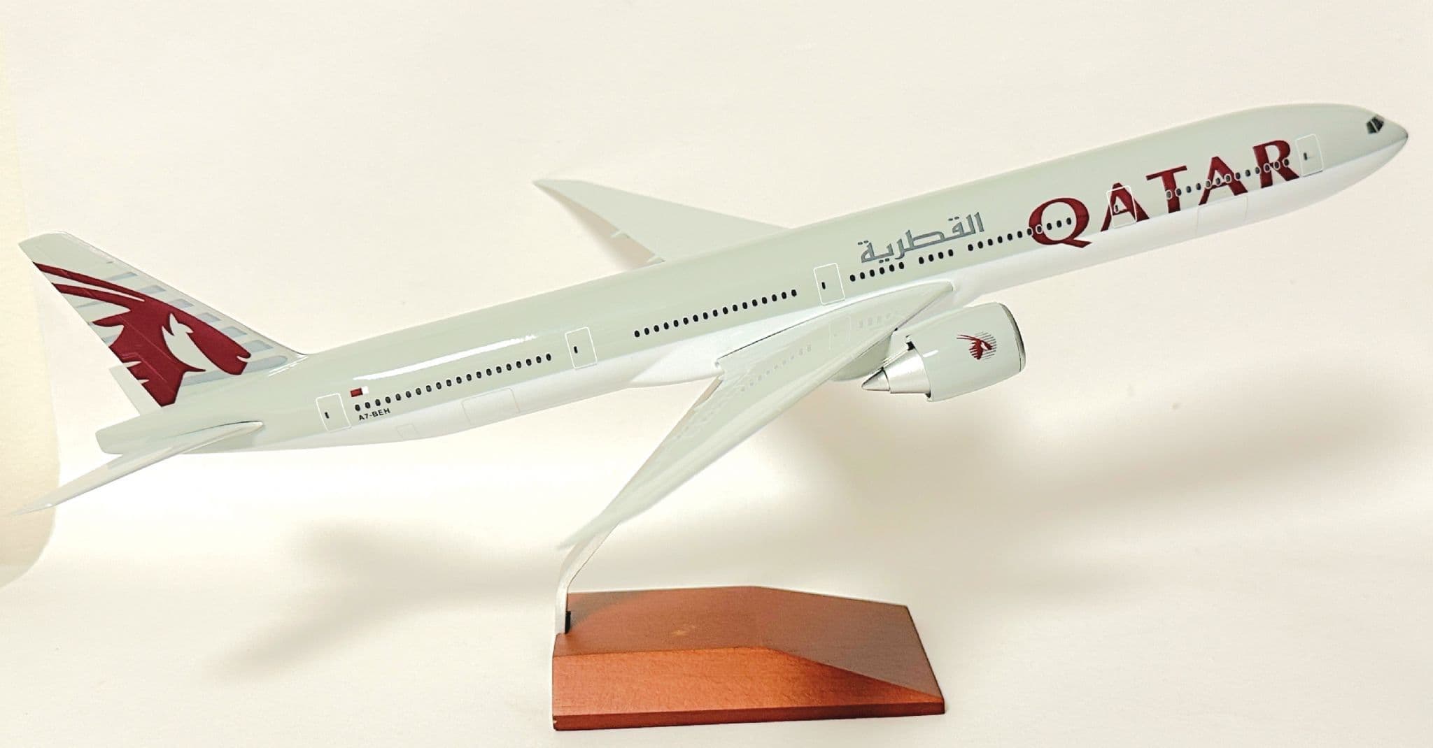 Boeing 777-300 Qatar Airways Pacmin Premium Collectors Aircraft