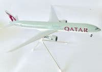 Boeing 777-300 Qatar Airways Premium Risesoon / Skymarks Collectors Model 1:200