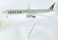 Boeing 777-300 Qatar Airways Premium Risesoon / Skymarks Collectors Model 1:200