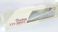 Boeing 777-300 Qatar Airways Premium Risesoon / Skymarks Collectors Model 1:200