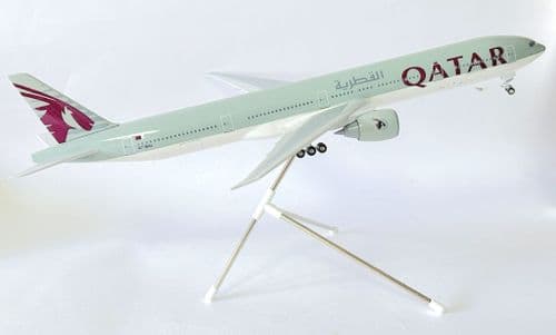 Boeing 777-300 Qatar Airways Premium Risesoon / Skymarks Collectors Model 1:200