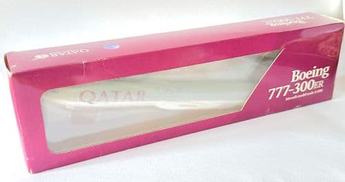 Boeing 777-300 Qatar Airways Premium Skymarks Risesoon Collectors Model 1:200 -