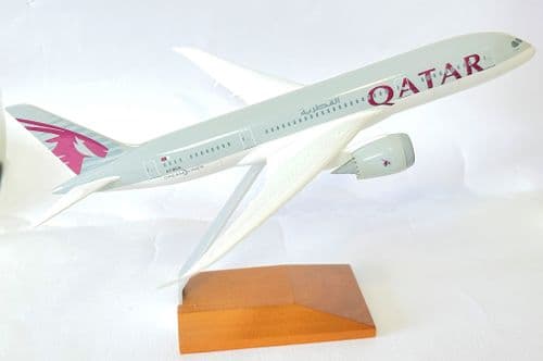 Boeing 787-8 Qatar Airways Risesoon (Skymarks) Collectors Model Scale 1:200