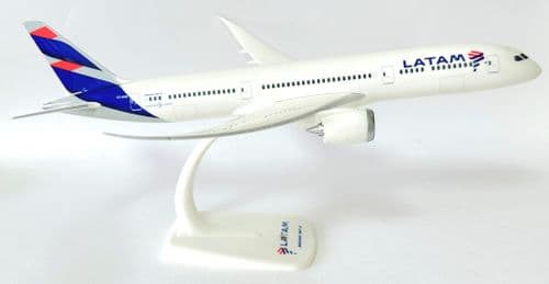 Boeing 787-9 LATAM AIrlines Chile Snap Fit Collectors Model Scale 1:200