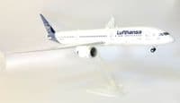 Boeing 787-9 Lufthansa Herpa Collectors Model Scale 1:200 D-ABPA 572033