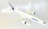 Boeing 787-9 Lufthansa Herpa Collectors Model Scale 1:200 D-ABPA 572033