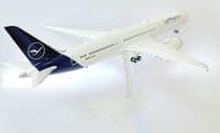Boeing 787-9 Lufthansa Herpa Collectors Model Scale 1:200 D-ABPA 572033