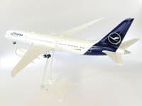 Boeing 787-9 Lufthansa Herpa Collectors Model Scale 1:200 D-ABPA 572033