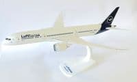 Boeing 787-9 Lufthansa Herpa Snap Fit Collectors Model Scale 1:200 D-ABPA